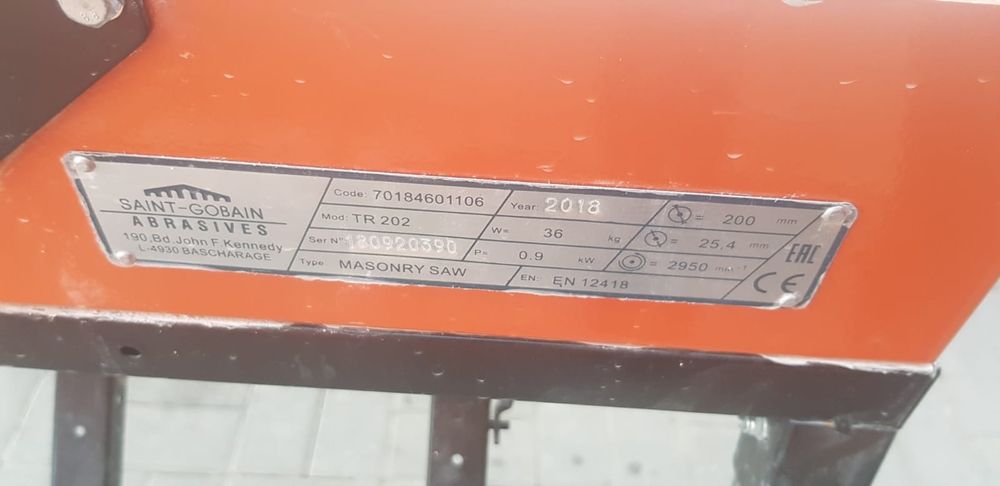 Inchiriez masina taiat gresie cu apa 650mm  ,mecanica 1250mm 150lei/zi