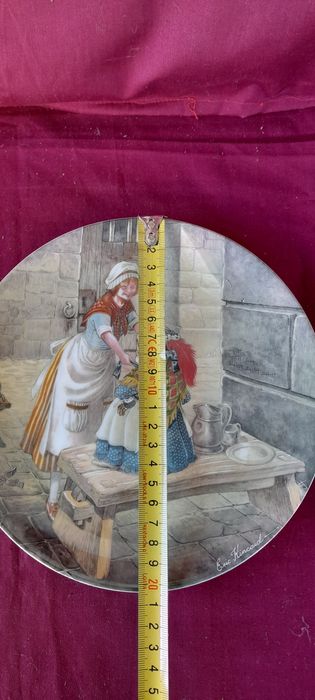 Pereche farfurii decorative din porțelan wedgwood