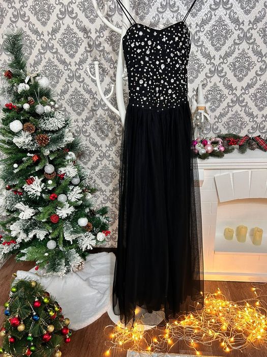 Платье очень элегантное, красивое