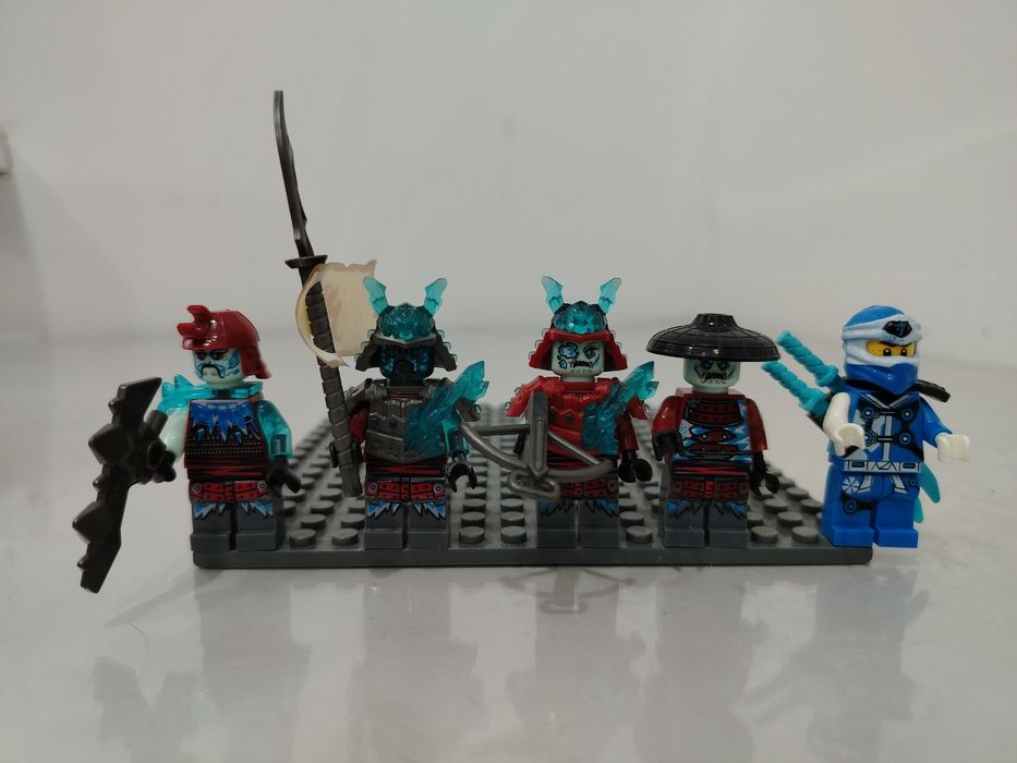 лего фигурки,не оригинал