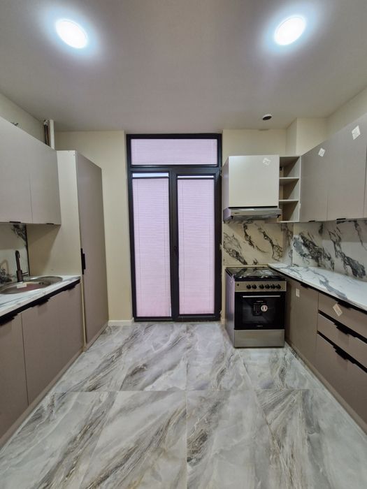 ТЦ Самарканд Дарваза. Отличная локация, современный ремонт.