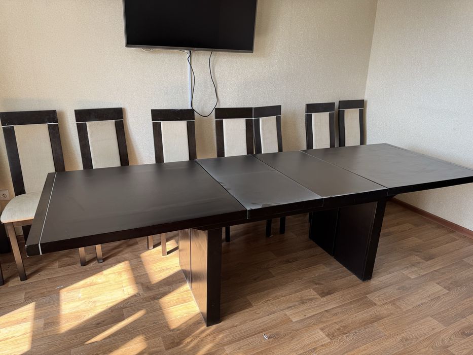 Стол со стульями