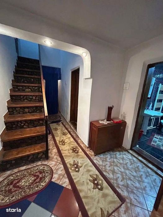 De vanzare casa la 5 minute de Roman, 3 camere, teren de 817mp 99000e