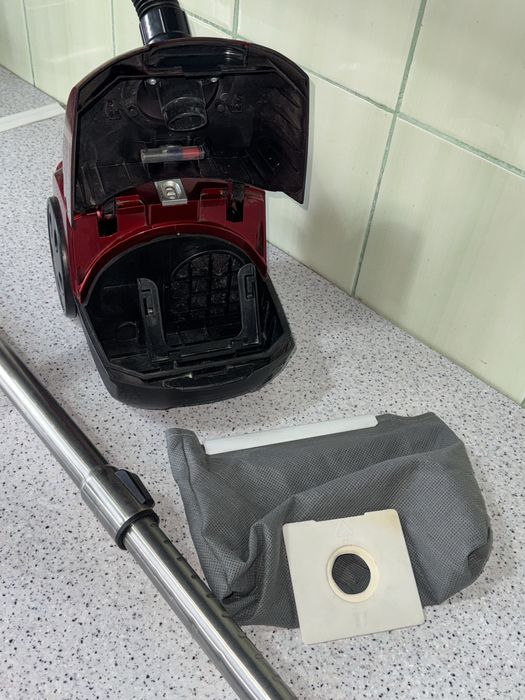 Scarlett  Пылесос в хорошем состоянии