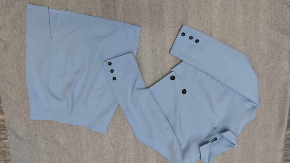 Продается Костюм женский