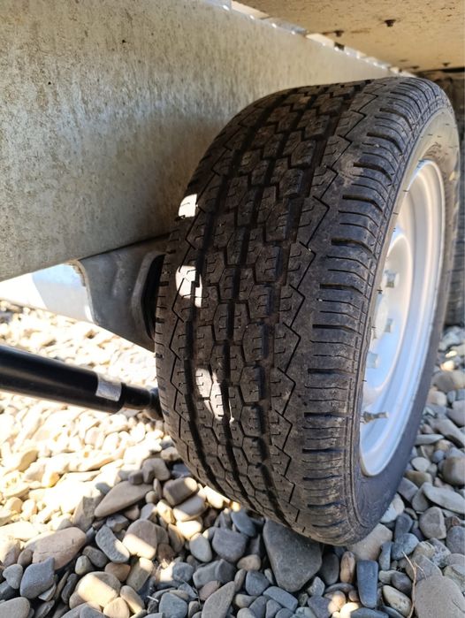 Vand trailer auto ,platforma ca nou 3500 kg ,impecabil