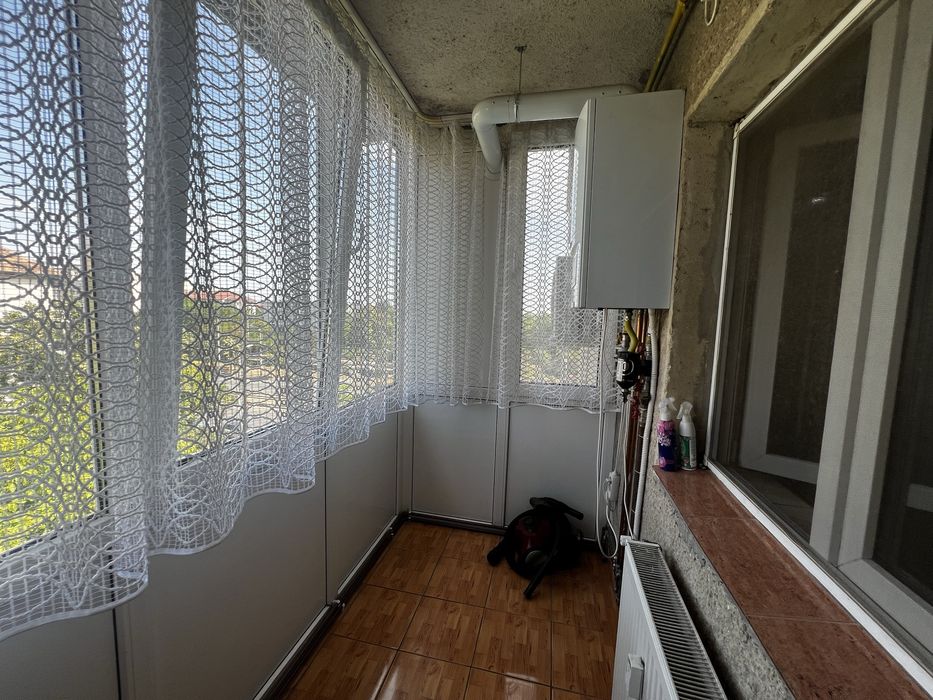 Inchiriez apartament 2 camere decomandat cu centrala Micalaca 300