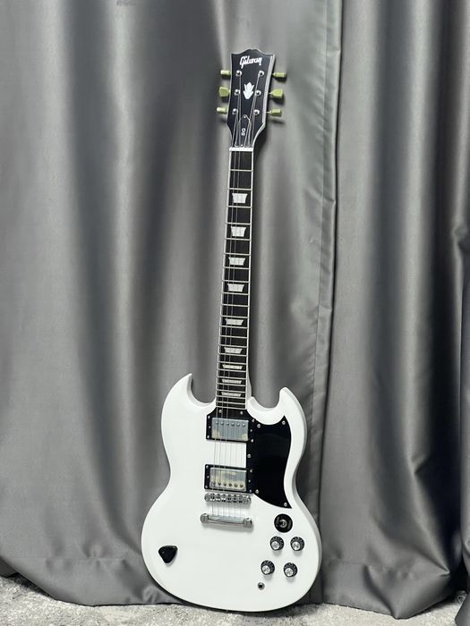 Электрогитара Gibson и Комбоусилитель Smiger