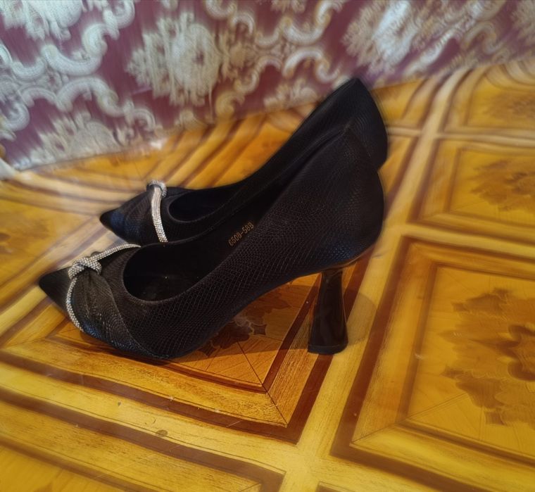 Продам туфли новые