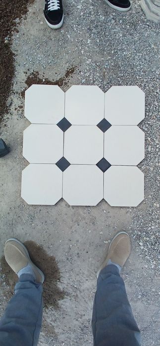 Kafel, burschatka, travertin, sokl toshlar ustasi va materillari bor