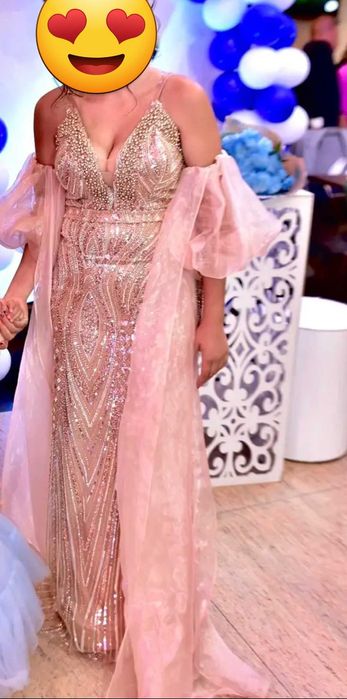 Продава се роклята е облечена за 2 часа