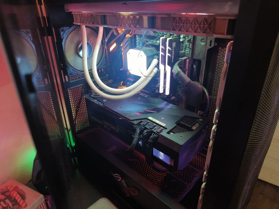Vând două carcase Alphagear Oathkeeper, cumpărate de la PC Garage (am facturile).