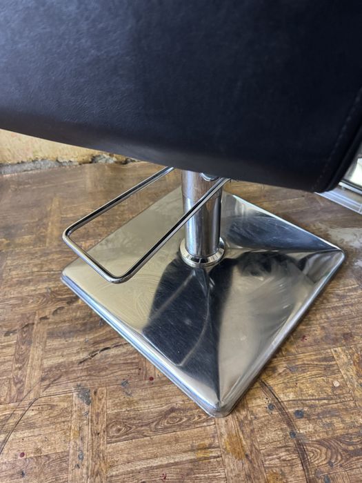 Фризьорски стол Запазен