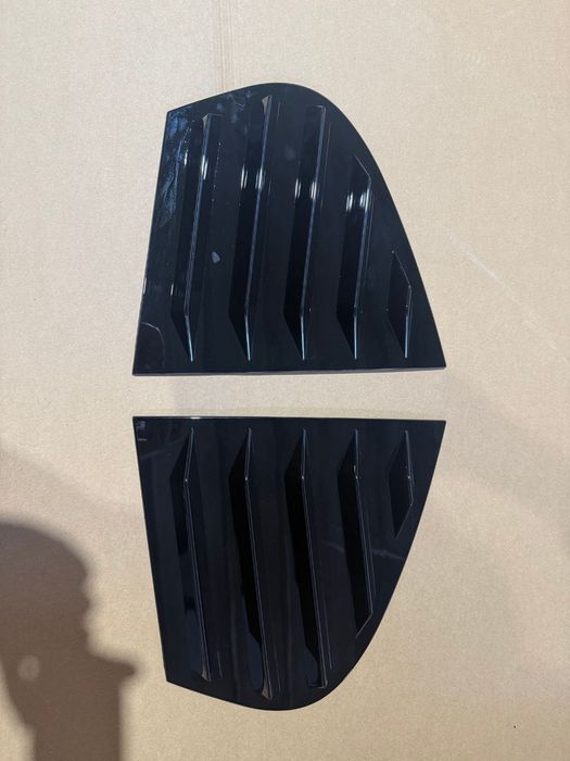 Ornamente Aero geamuri spate BMW seria 5 E60(2004-2010) negru lucios