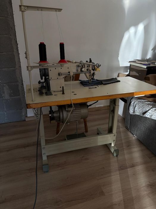 Vând mașină de cusut