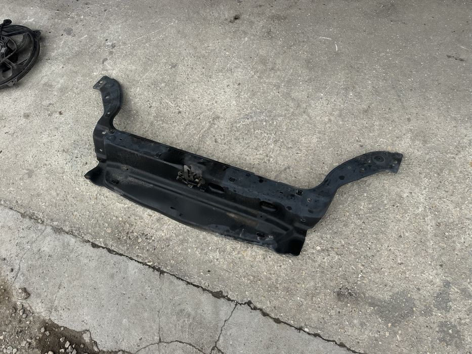 Преден панел за Ситроен Берлинго и Пежо Партнер