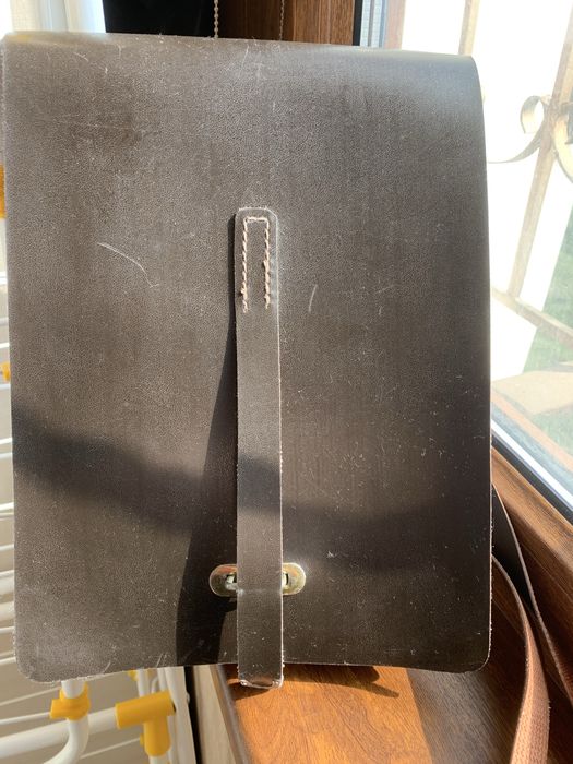 Продаю БУ  барсетку