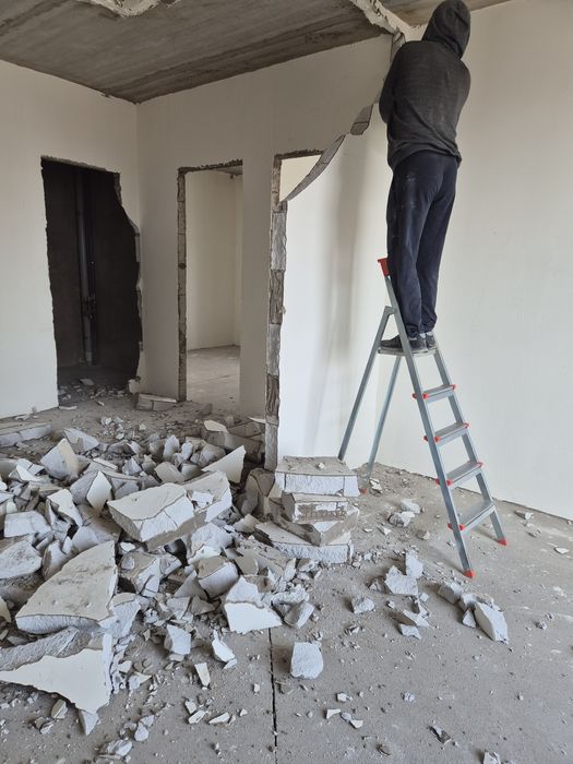 Услуга   Демонтажа стен квартир и офисов ,Вывоз мусора
