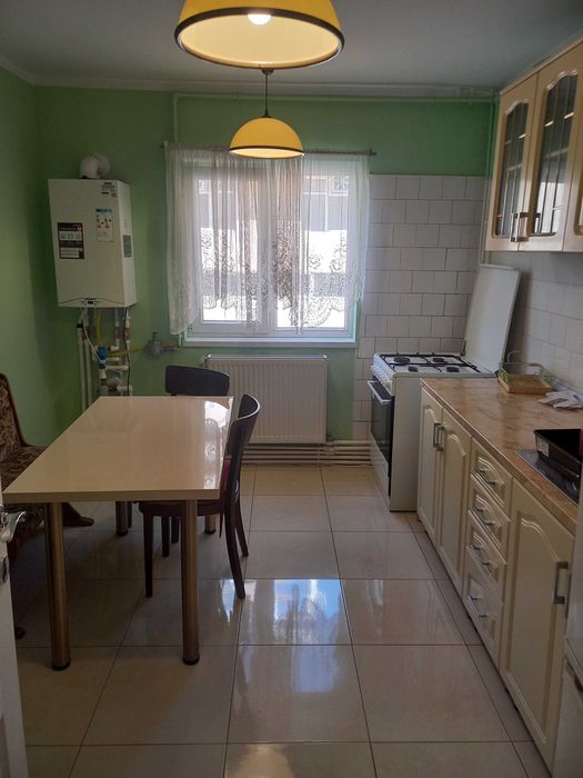 Dau in chirie apartament 3 camere pe termen lung
