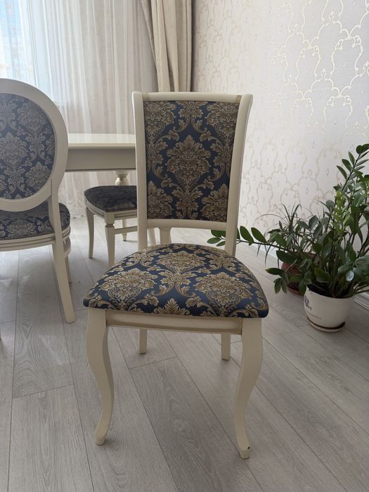 Стол, стулья, тумба под тв