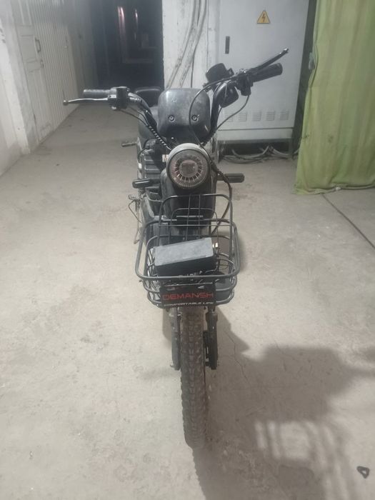 Skuter elektron zor sastayanyada turibdi