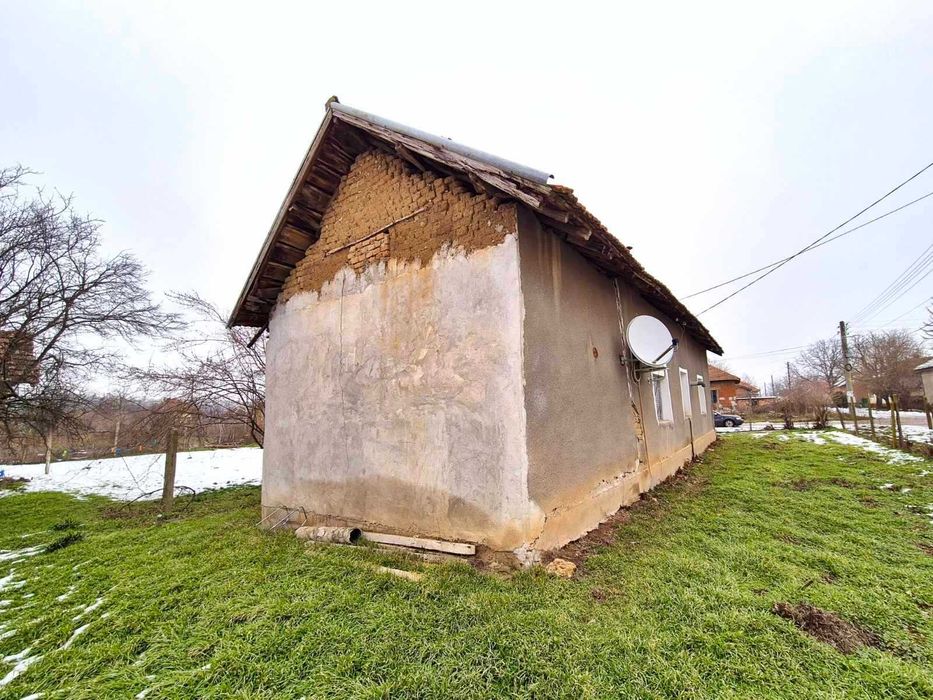 Продава се Къща в с. Брегаре, Област Плевен - 100 кв.м за 77 €/кв.м - Снимка #2