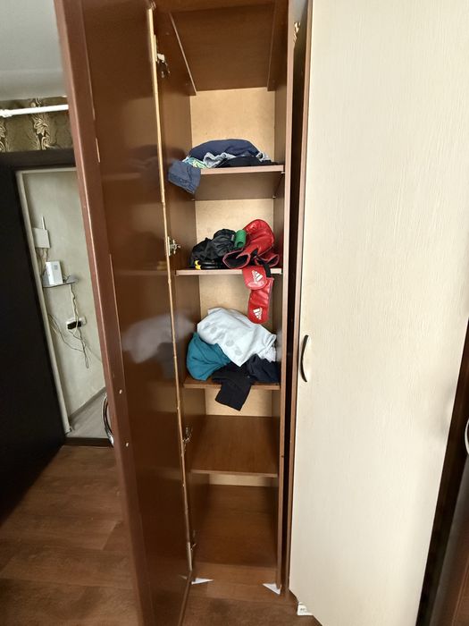 Угловой шкаф , б/у с 2 -мя зеркалами