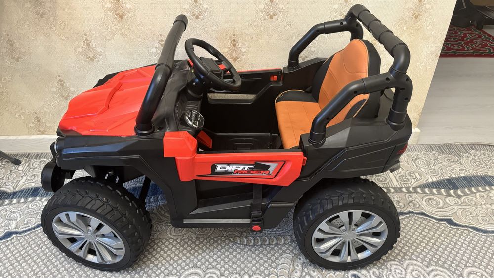 Машина детская красная