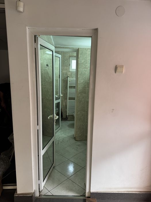 De inchiriat spatiu comercial   Etaj piata mica laga casa tineretului
