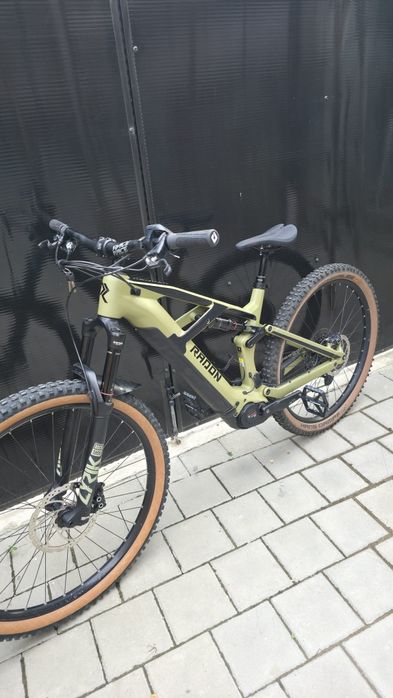 Bicicletă electrică carbon full suspension L