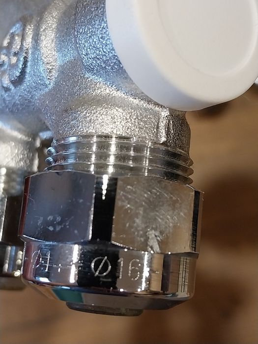 Кран с термоглава CALEFFI 4 броя, долно подаване и връщане.