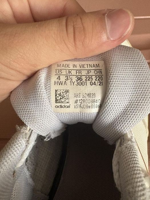 Маратонки adidas 36