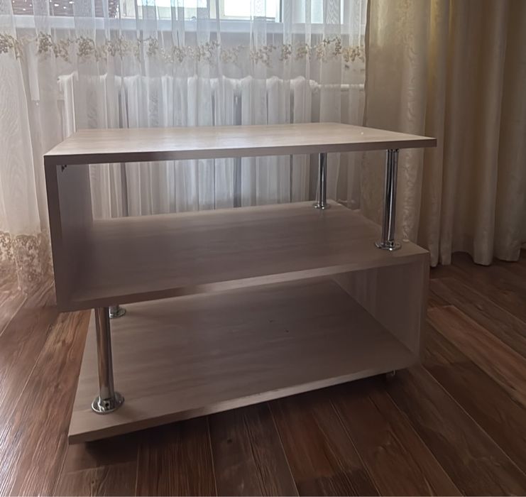 Продам журнальный столик в отличном состоянии