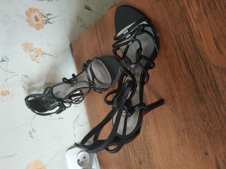 Босоножки женские