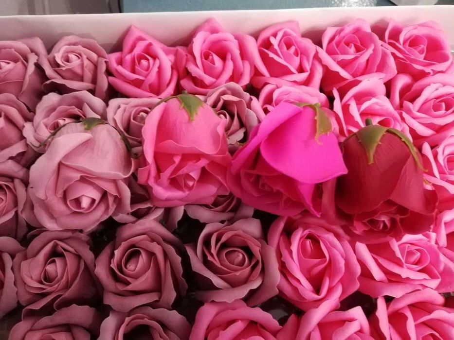 рози от пластичен сапун