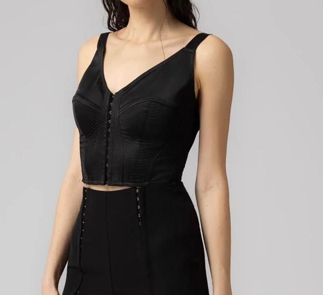 Corset negru mulat nou, din satin italian, pret in magazin 1600 lei