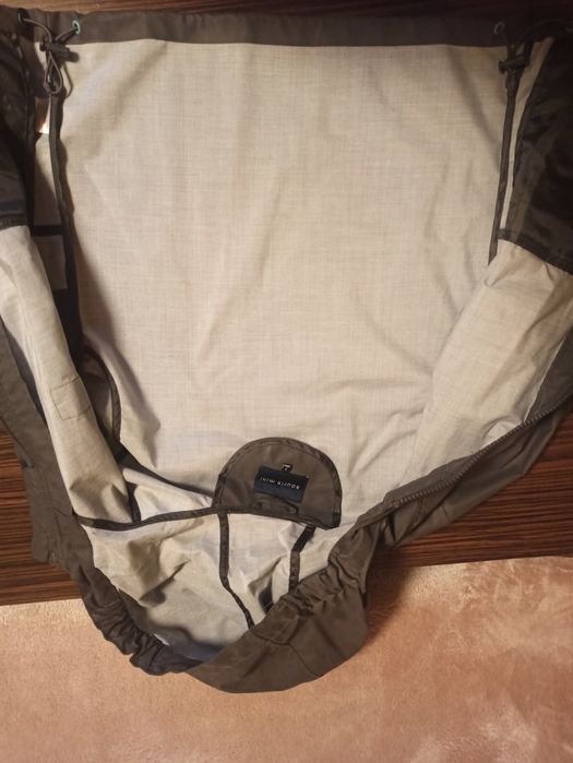 Geaca subtire cauciucata cu gluga pt baieti 7 ani