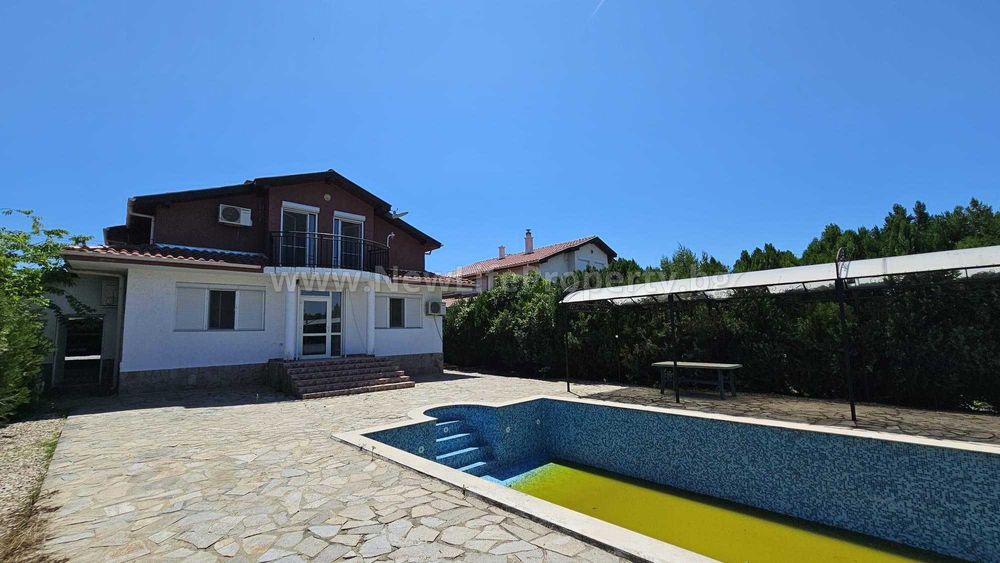 Продава се Къща в с. Тръстиково, Област Бургас - 205 кв.м за 1098 €/кв.м - Снимка #1