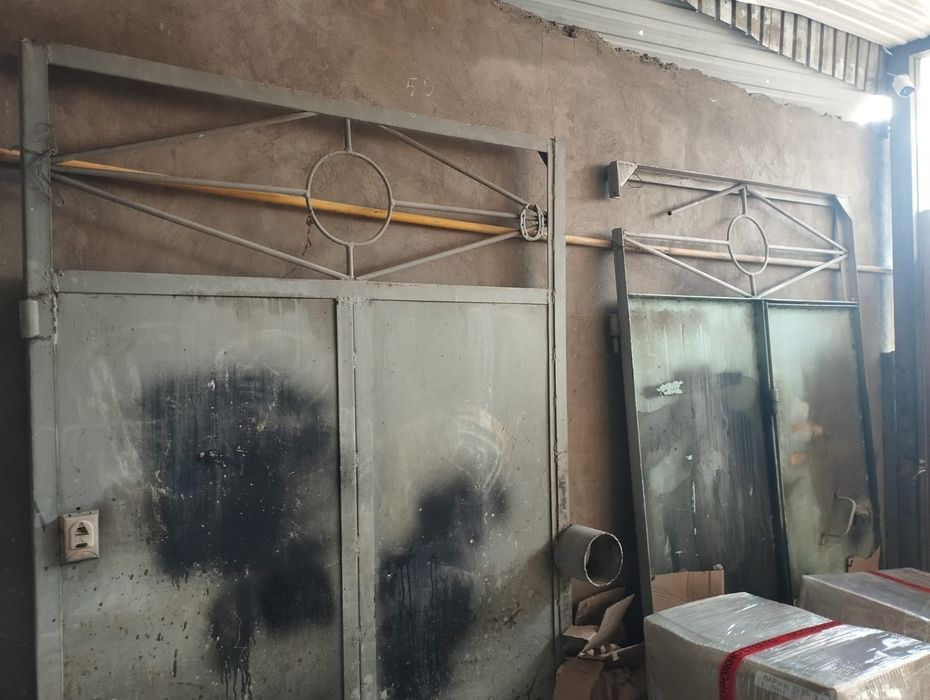 Ворота железные в хорошем состоянии