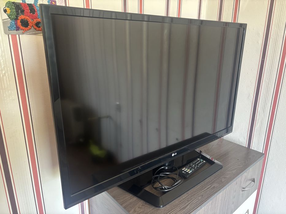 Телевизор LG 42диагональ