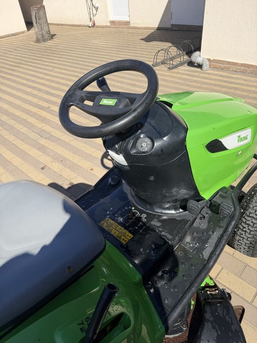 Tractoras de tuns iarba Viking