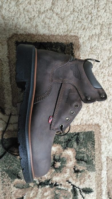 Продам ботинки новые