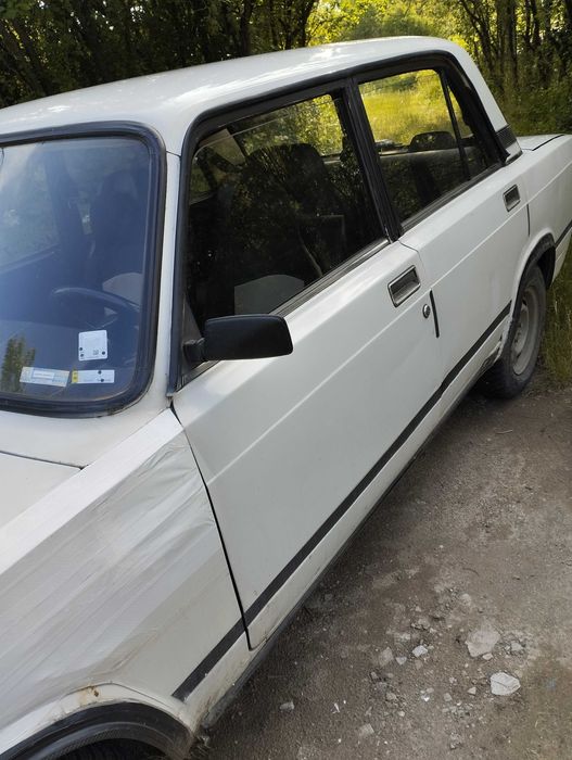 Автомобил Лада 2105