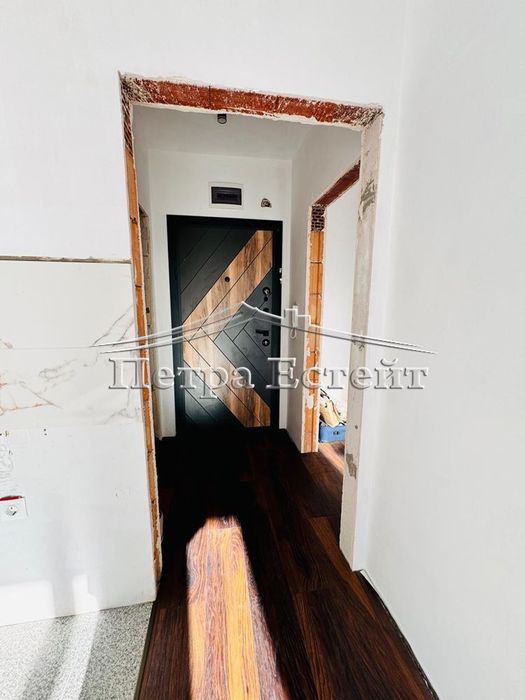 Продава се Двустаен апартамент в Варна, м-т Пчелина - 75 кв.м за 1187 €/кв.м - Снимка #1