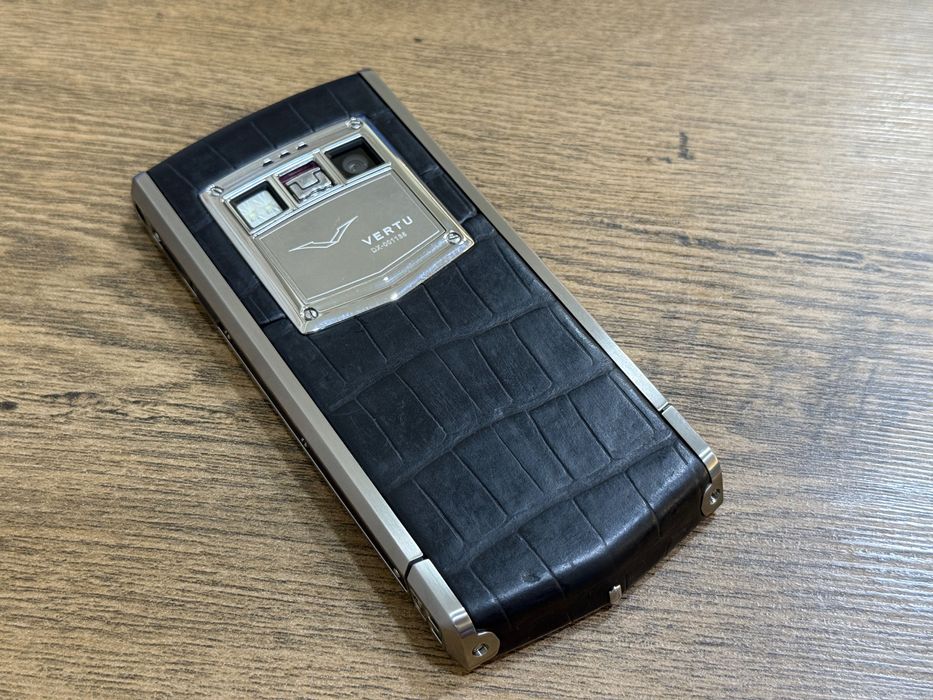 Vertu Ti Black Alligator Luxury Phone
