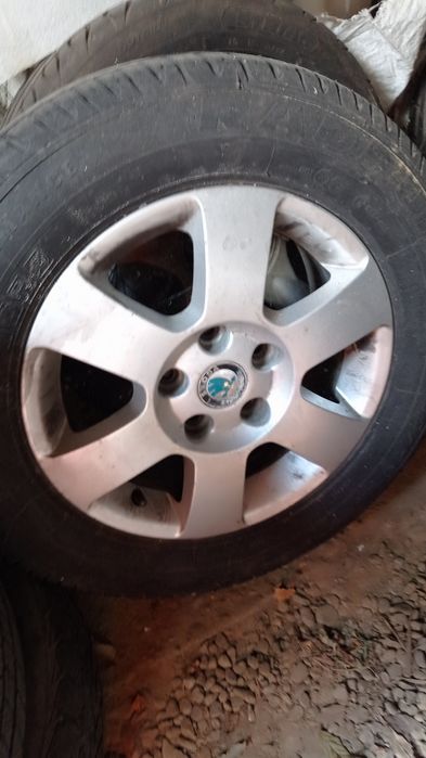 Vând jante originale Skoda