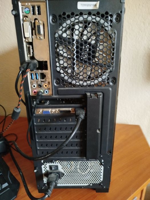 Продавам геймърски компютър