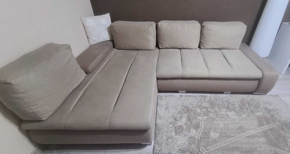 Vând colțar extensibil cu ladă de depozitare + Măsuța cafea living