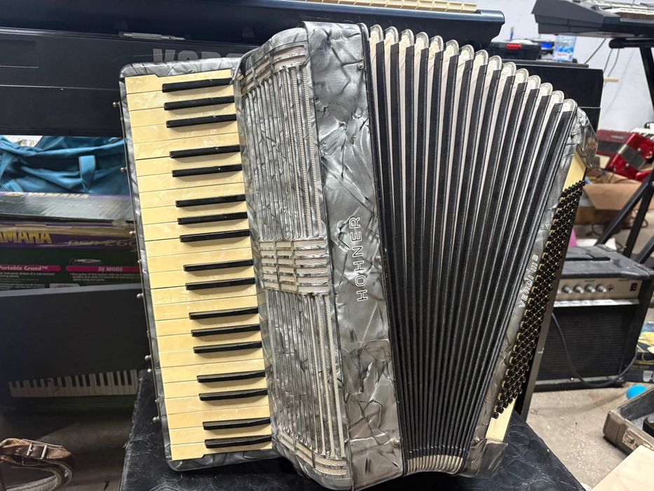 Acordeon Hohner Verdi 3B cu 120 de basi
