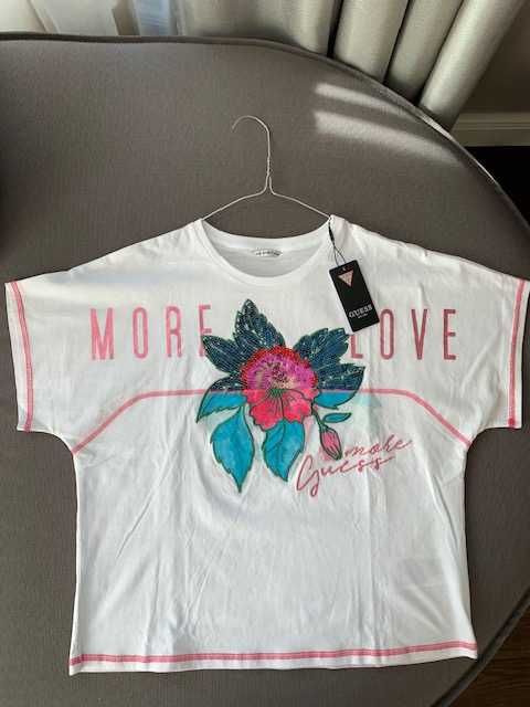 Бяла тениска марка Guess с апликация и надпис отпред